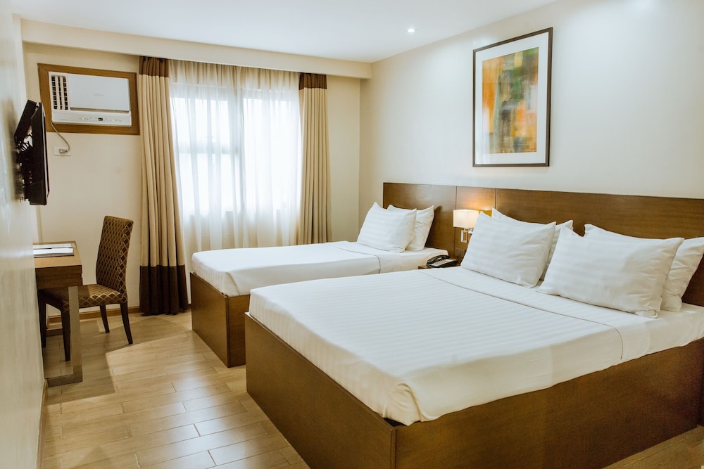 Golden Prince Hotel And Suites 5/50