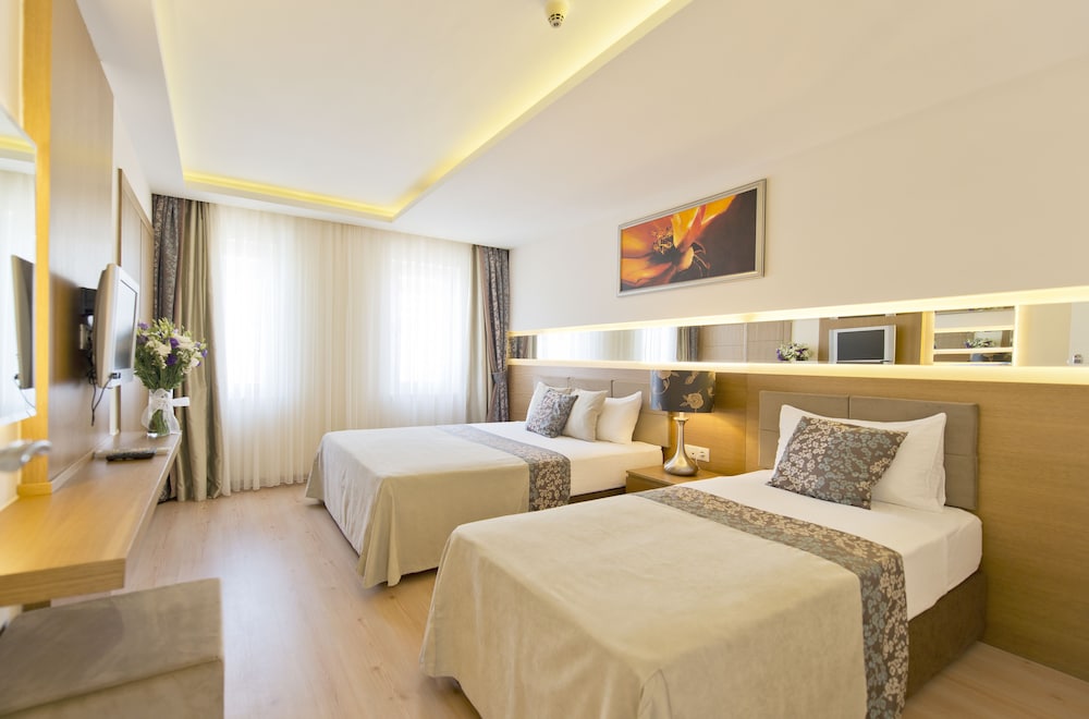 Sealife Family Resort Hotel 12/72