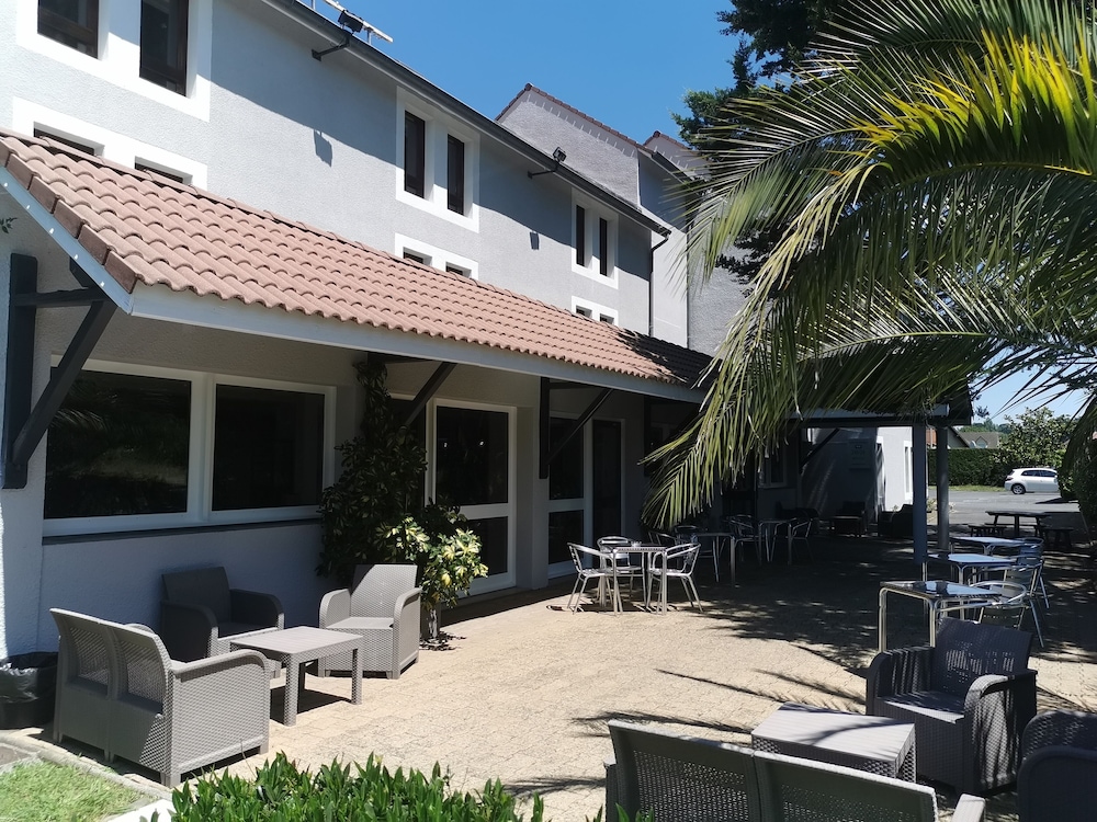 Brit Hotel Confort Pau Lons 33/36