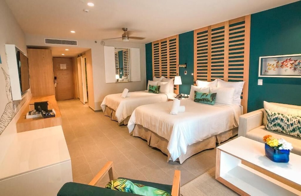 Swim Out, Junior Suite, 2 Double Beds