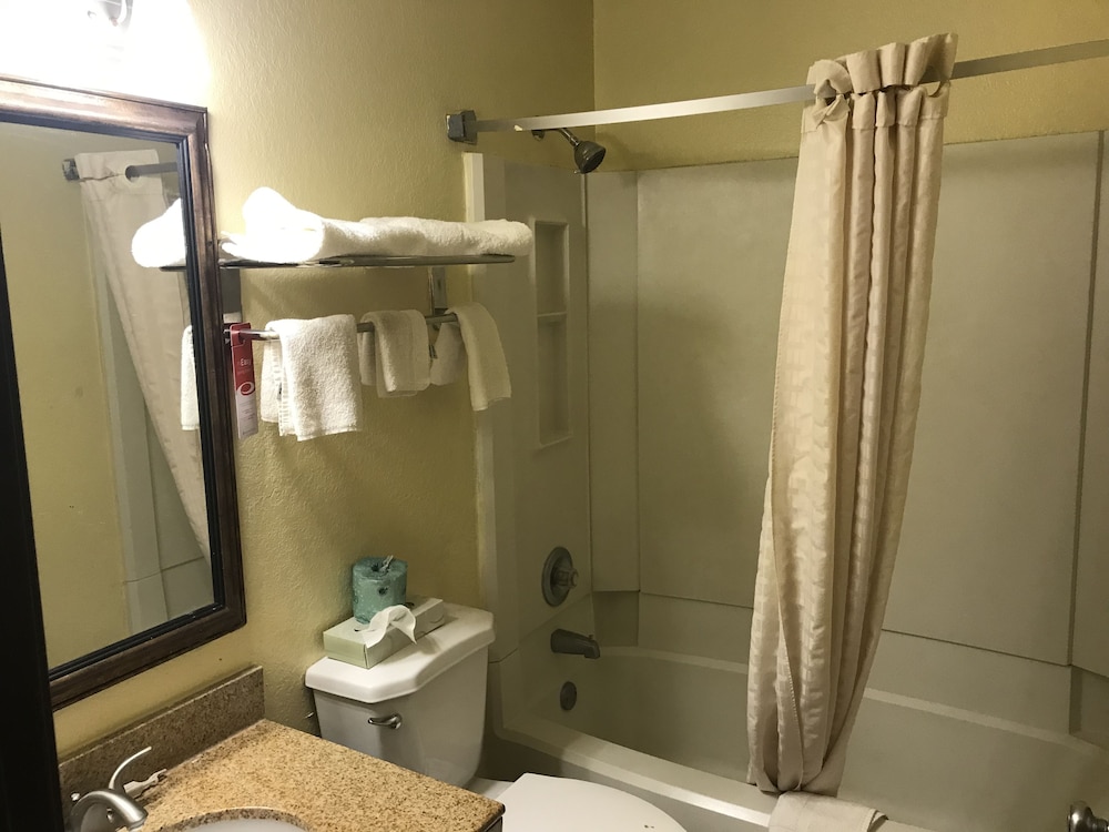 Econo Lodge Akron Copley Northwest 13/34