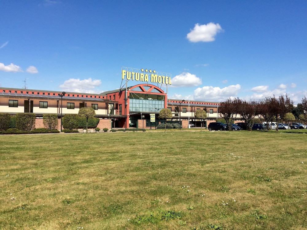 Futura Motel 24/27
