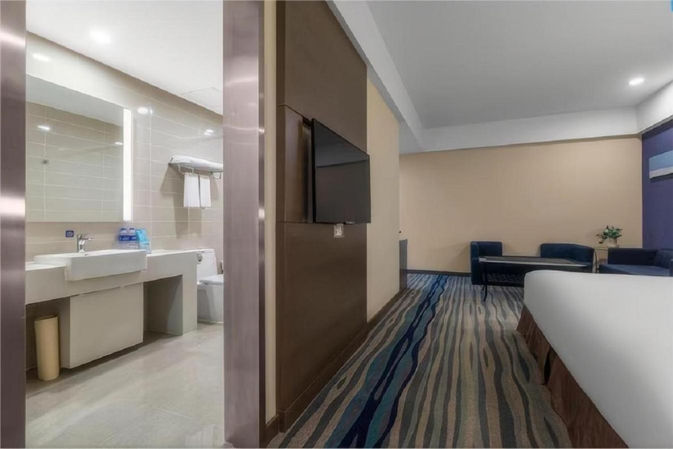 Suite, King Bed, Atrium View, No Window، Holiday Inn Express SHENYANG NORTH STATION 5/5