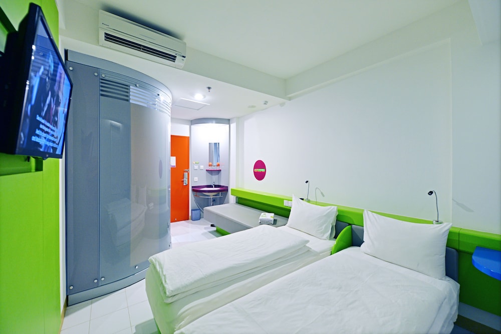 ROOM, TWIN BEDS, CITY VIEW