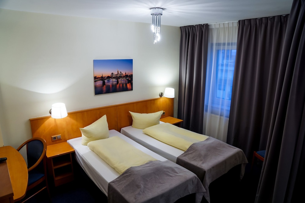 Hotel Niederraeder Hof 20/41
