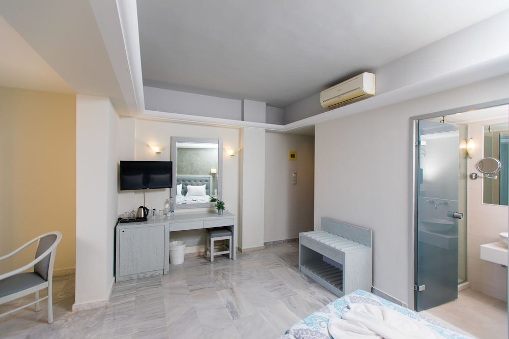 Anita Beach Hotel - Adults Only 30/40
