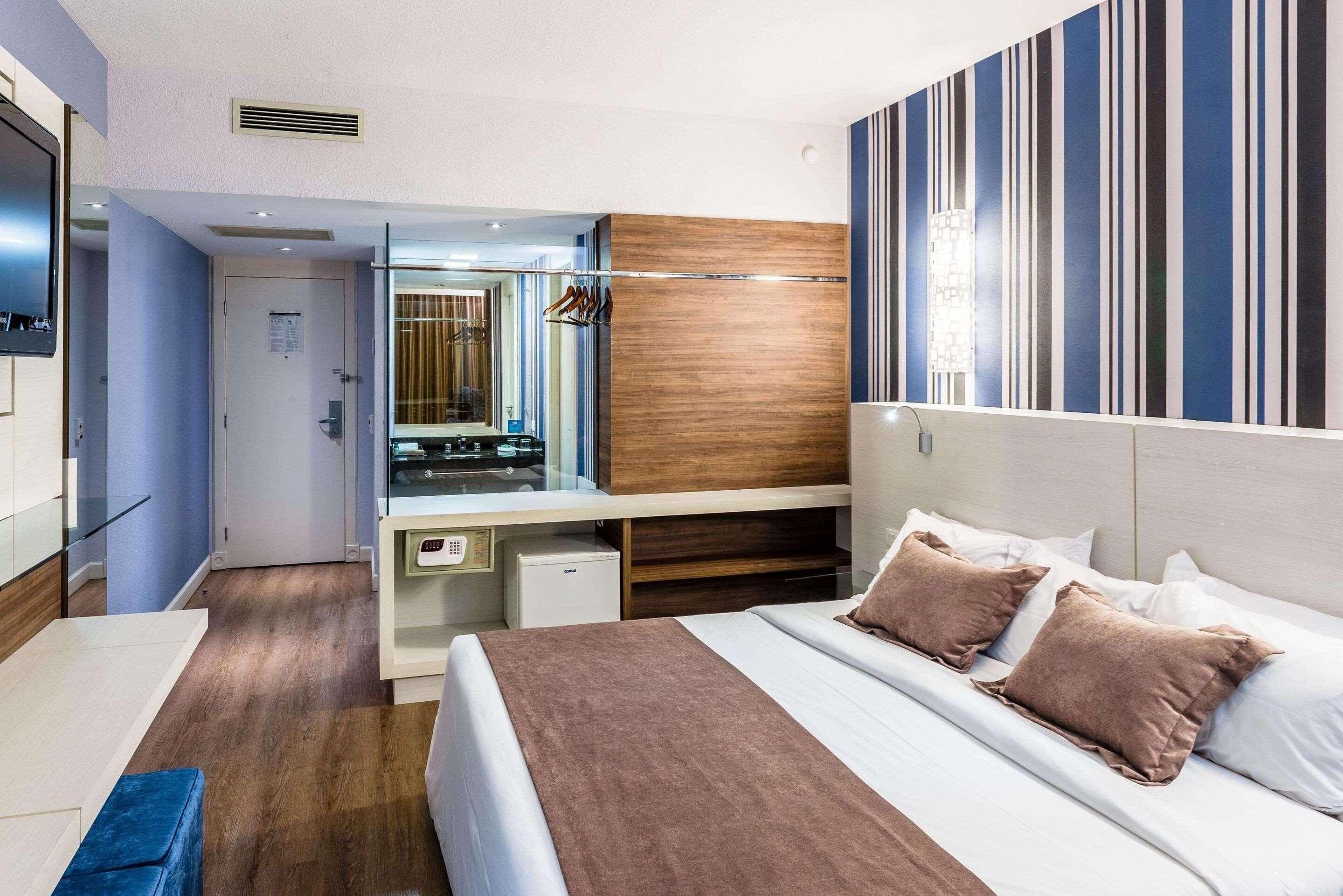 ROOM, KING BED
