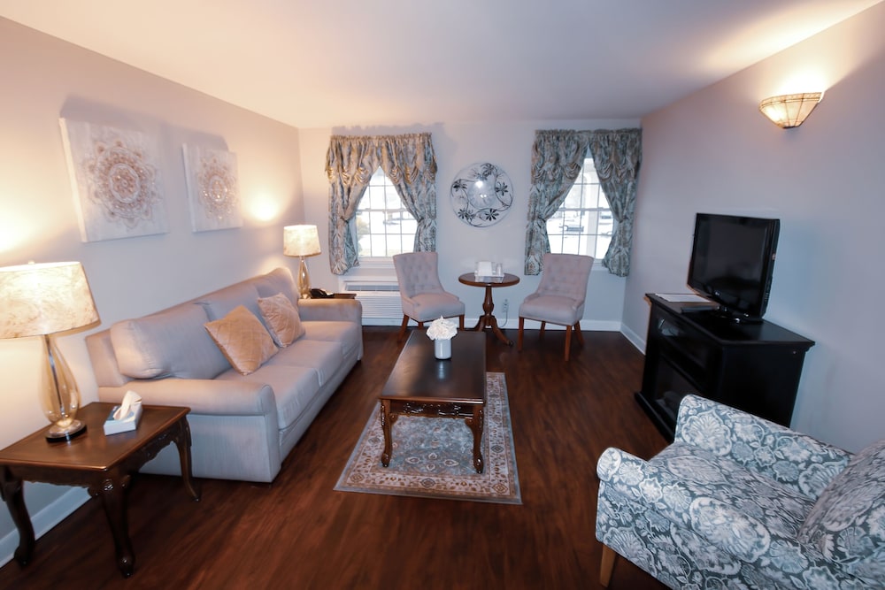 Colonial Inn Seekonk 45/58