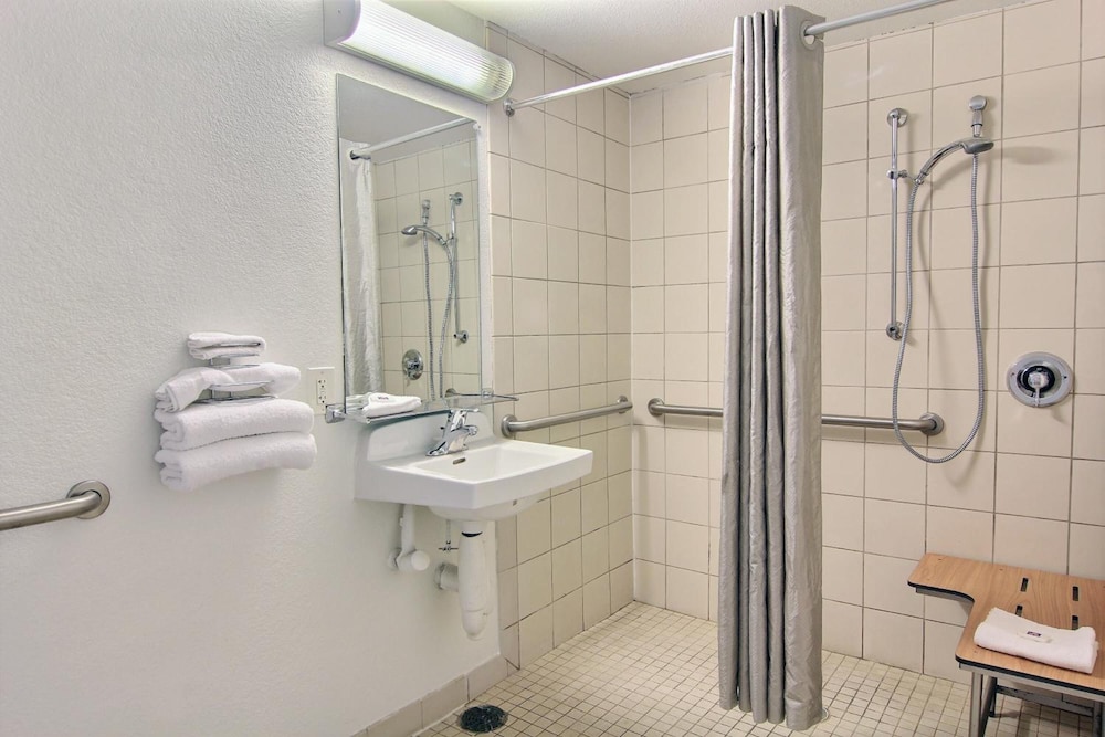 Motel6 Austin, TX - Central Downtown UT 49/53