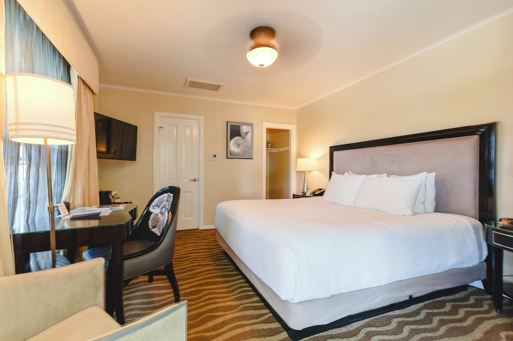 Room, King Bed, Pool Side