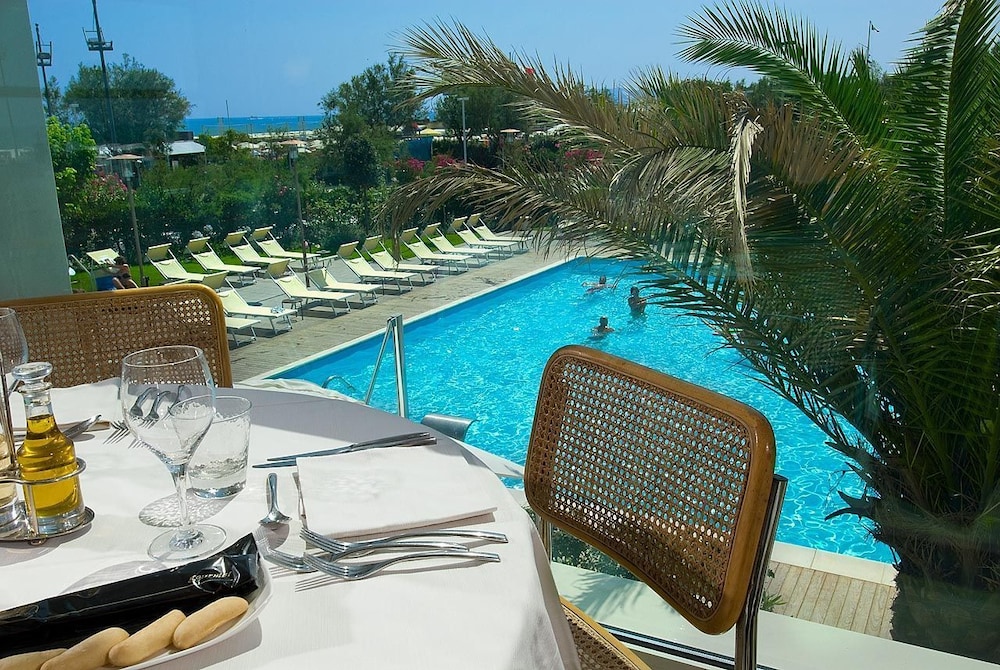 Hotel Sarti 23/32