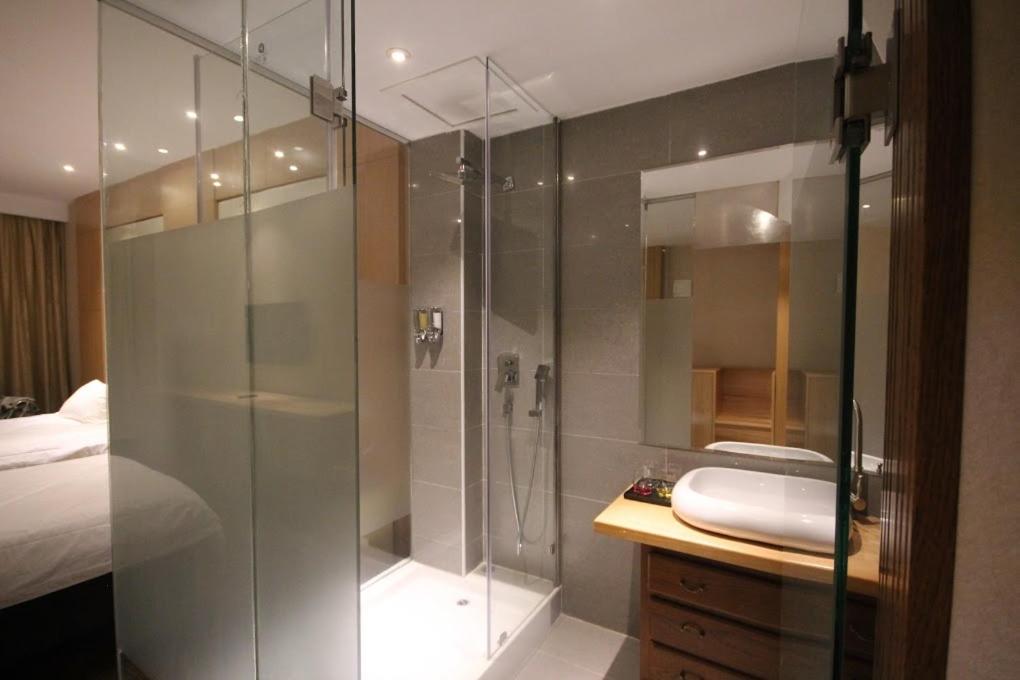 Menoir Dorsett Hotel 41/44