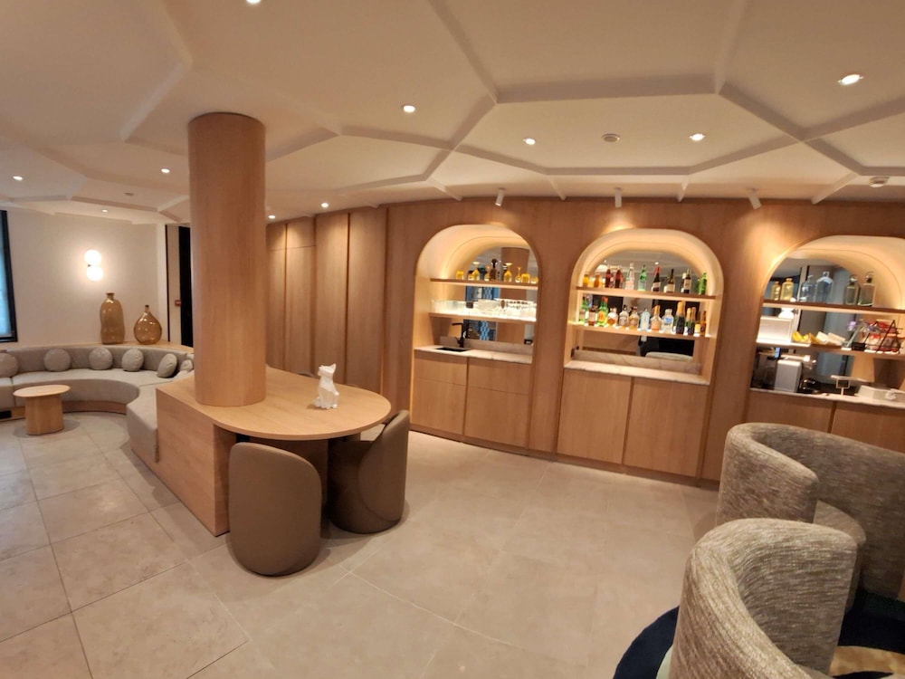 Mercure Paris Arc de Triomphe Wagram 34/46