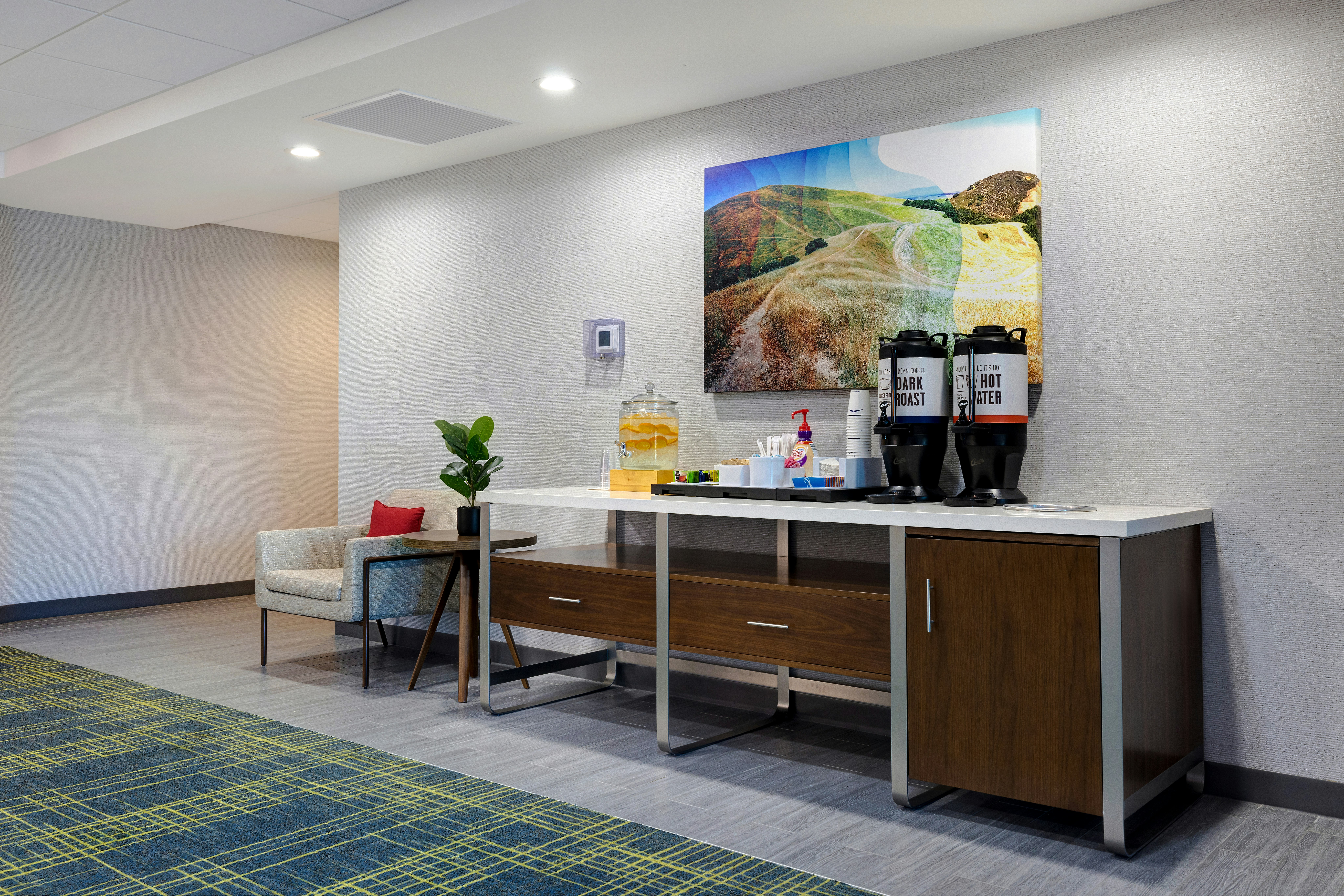 Hampton Inn & Suites Marina 12/39