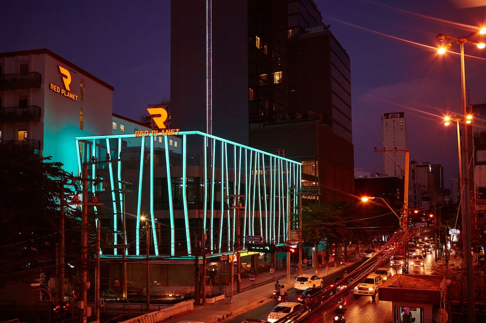 Easy Planet Bangkok Surawong 64/66