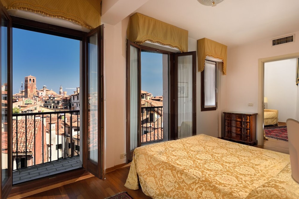 Torre dell Orologio Suites 24/60