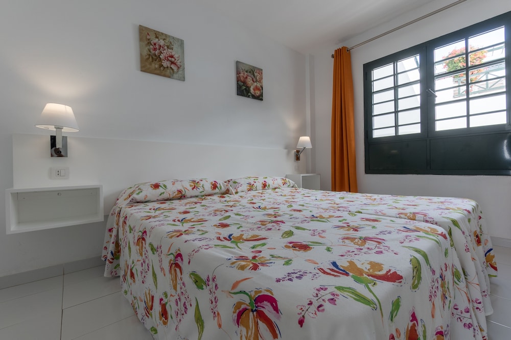 1 Bedroom, Apartment, Twin Beds, Pool and Sea View, Sofa, Balcony