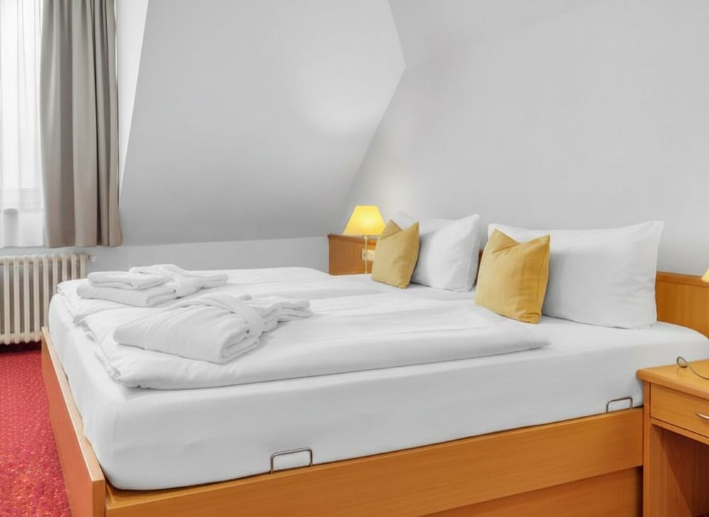 Lazensky hotel Pyramida I 44/90