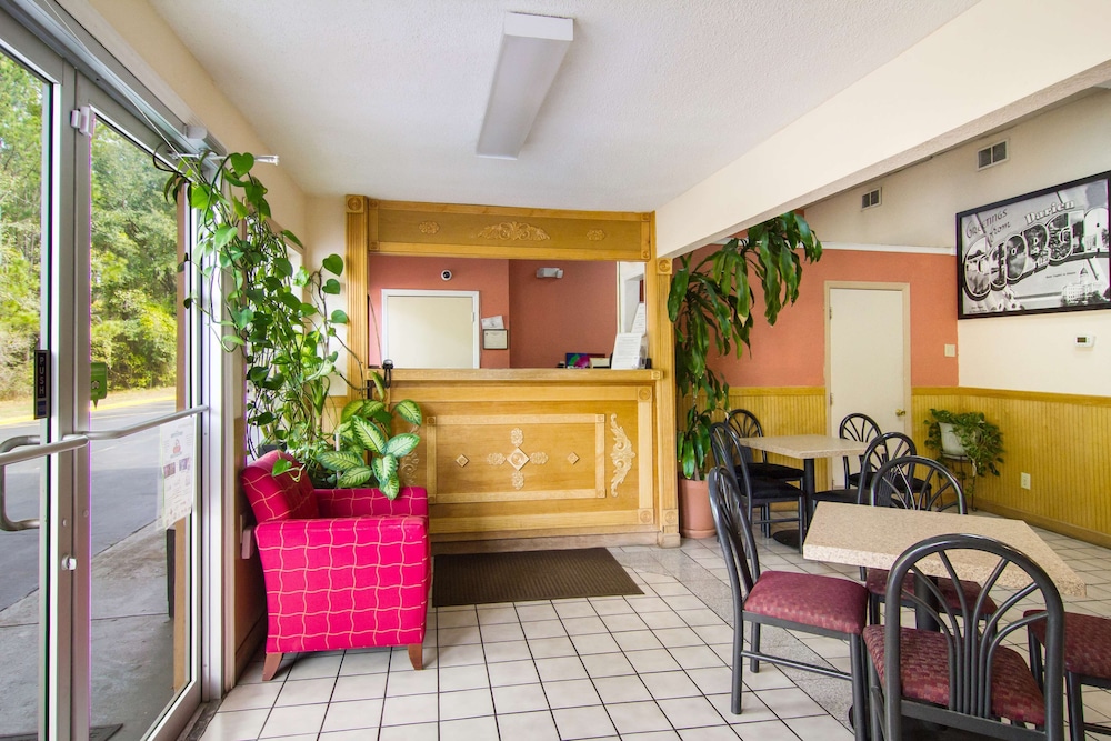 Americas Best Value Inn Darien 4/38