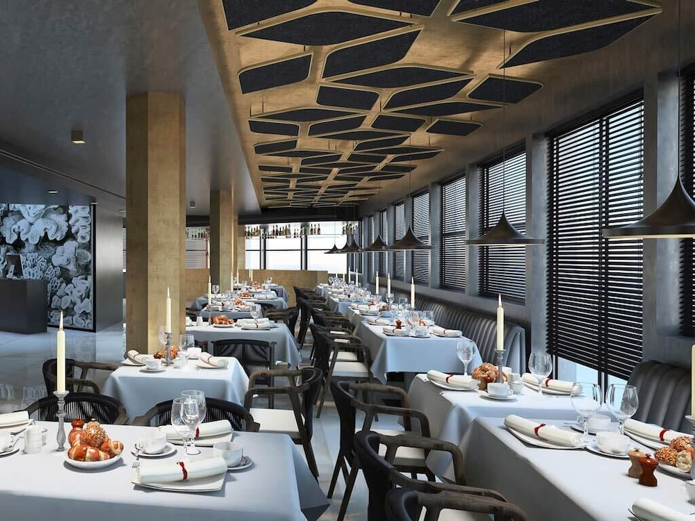 The Hive Hotel 38/50