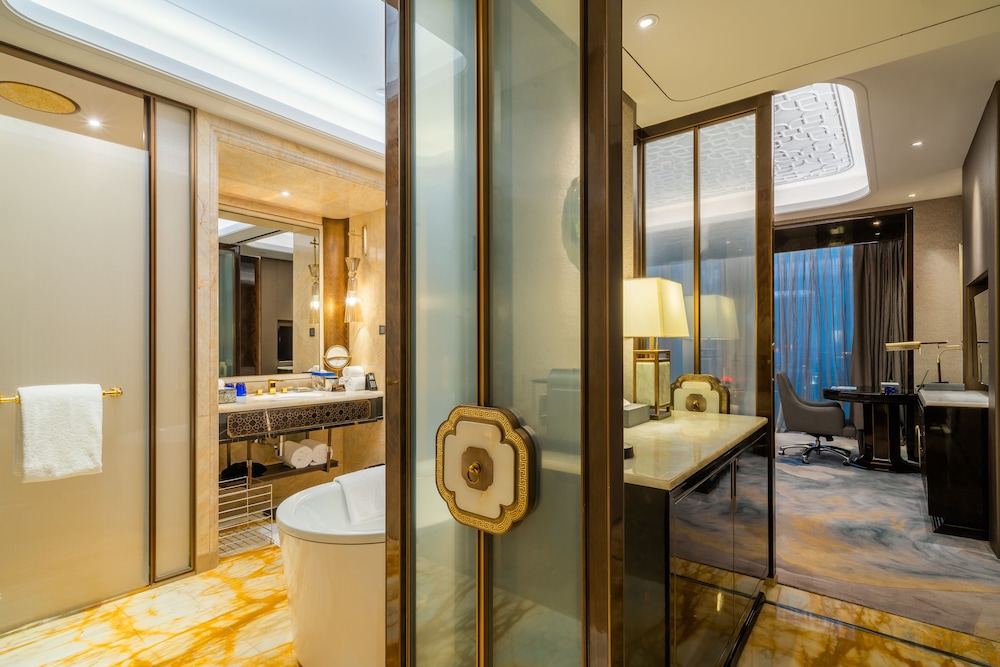 Wanda Reign Chengdu 44/45