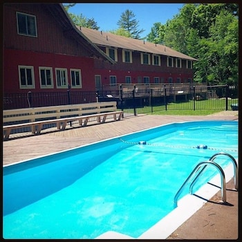 The Upper Pass Lodge at Magic Mountain 30/32