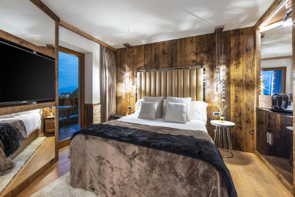 Small Double, Mountain and Valley View