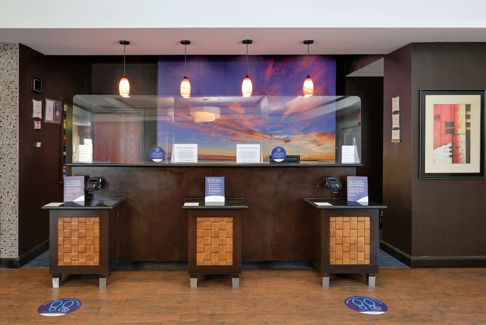 La Quinta Inn & Suites by Wyndham Denton - University Drive 8/41