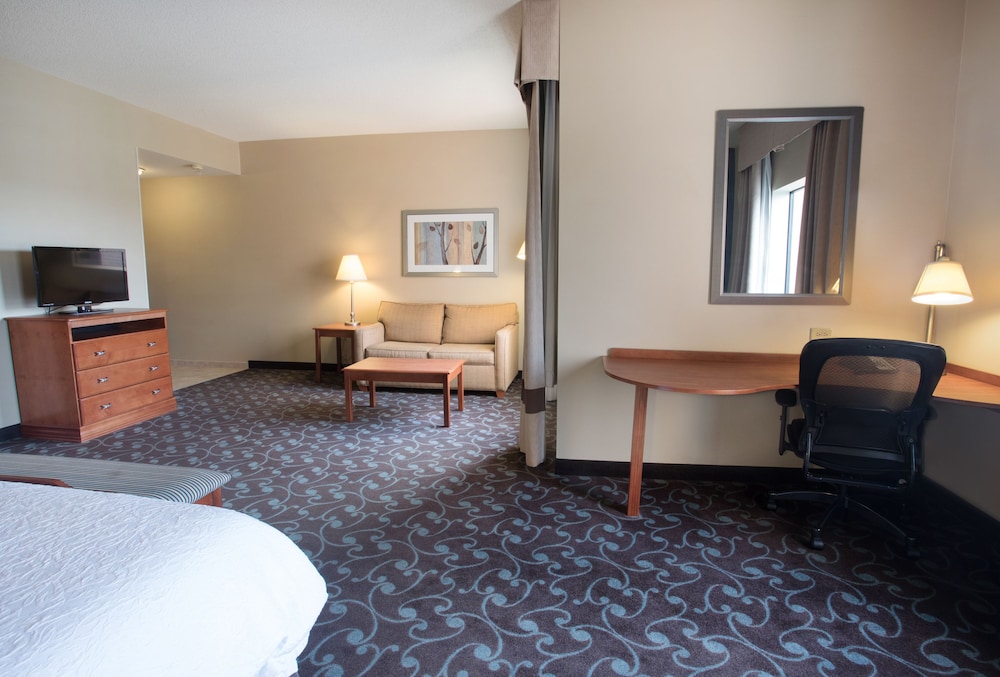 Hampton Inn & Suites Chicago Deer Park 8/44