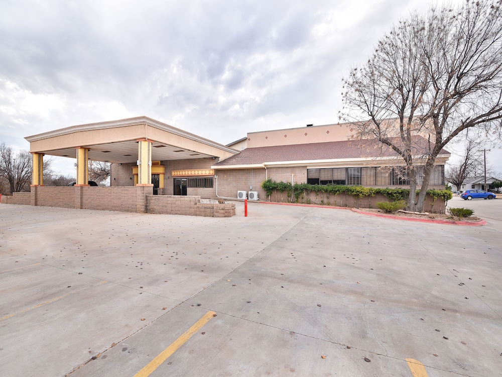 Travelodge by Wyndham Enid 31/40