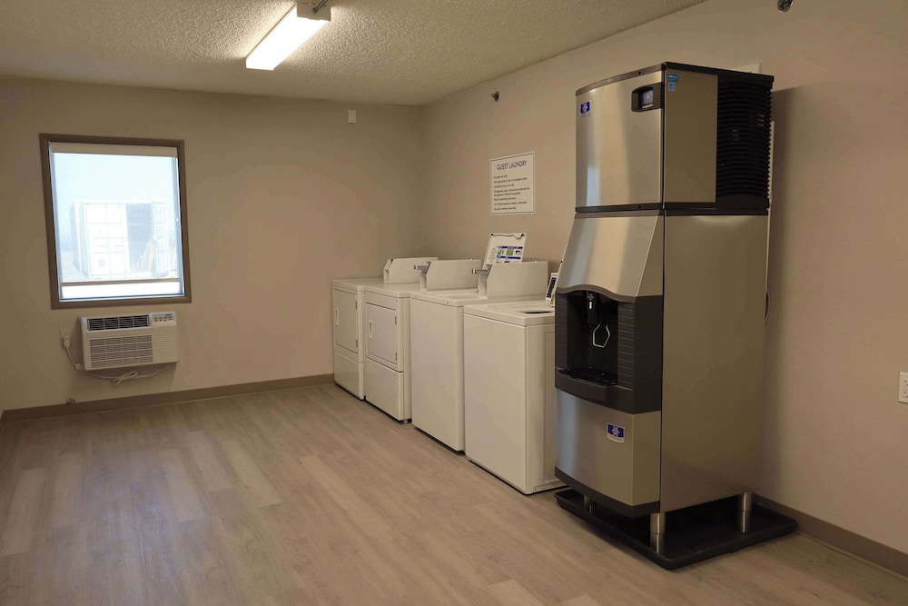 Days Inn by Wyndham Mandan Bismarck Area 36/56