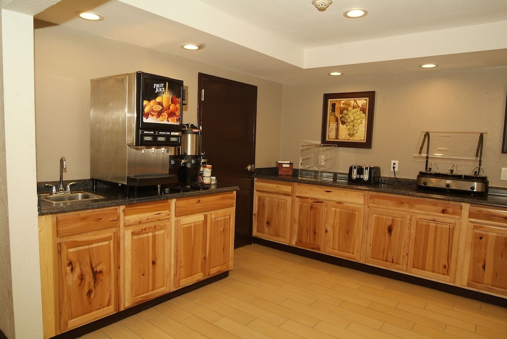 Expo Inn Hotel 25/31