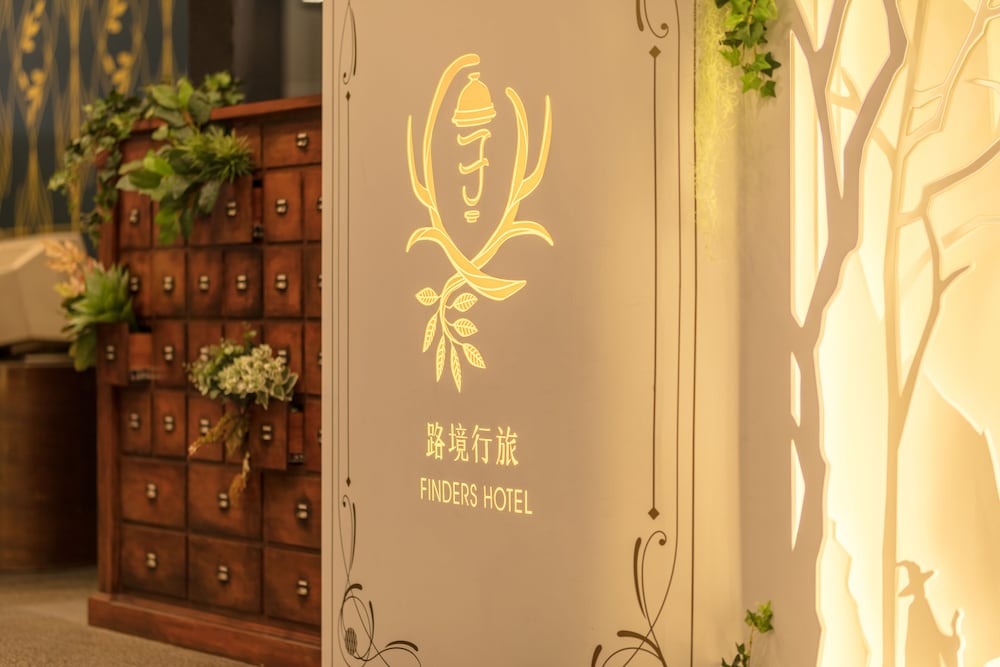 FINDERS HOTEL 2/50