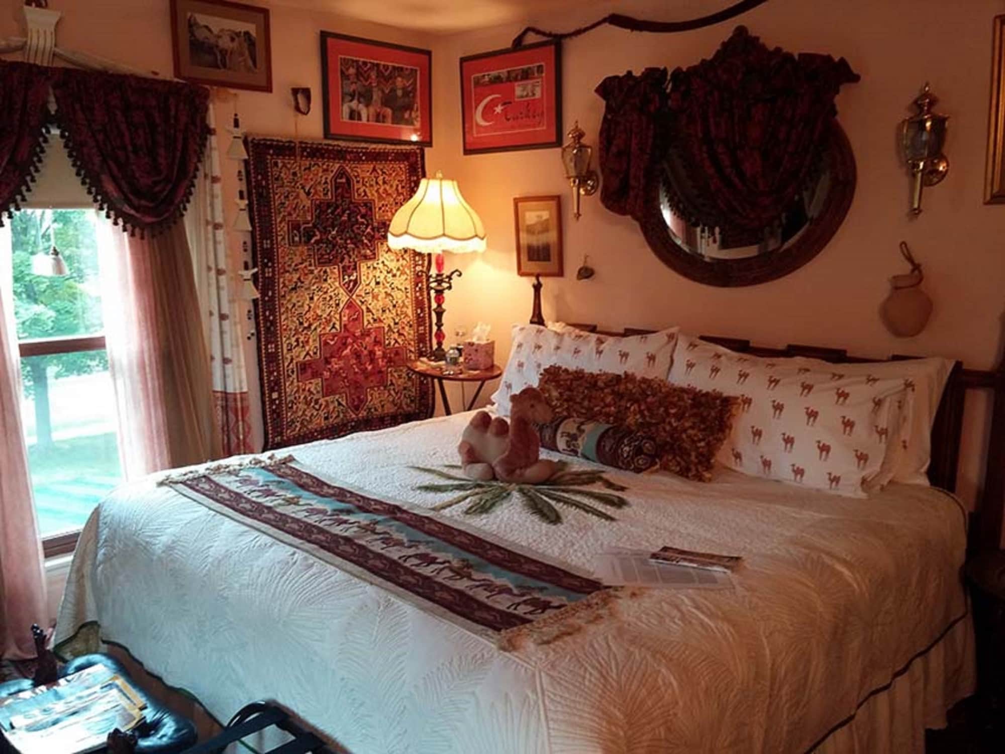 East, King Bed, Private Bathroom