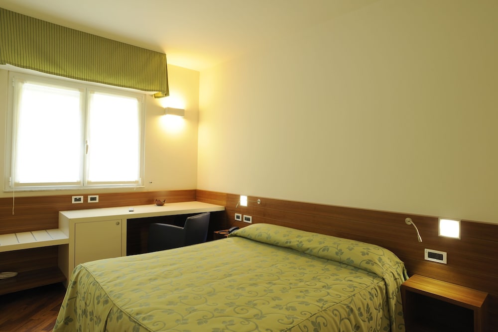 Hotel Le Roi 34/67
