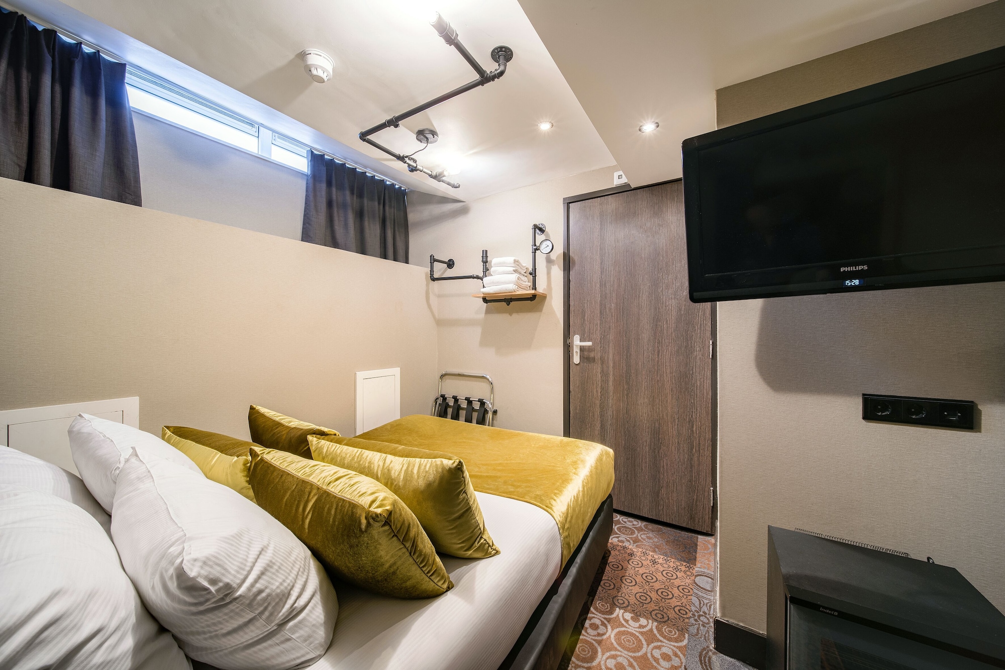 ECONOMY, LARGE SINGLE BED