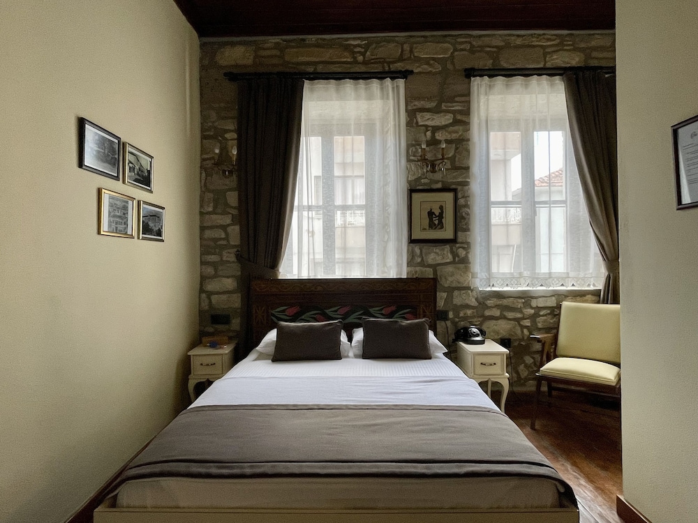 Urla Tas Konak Otel 12/50