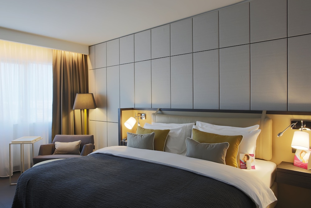 Crowne Plaza Belgrade 17/85