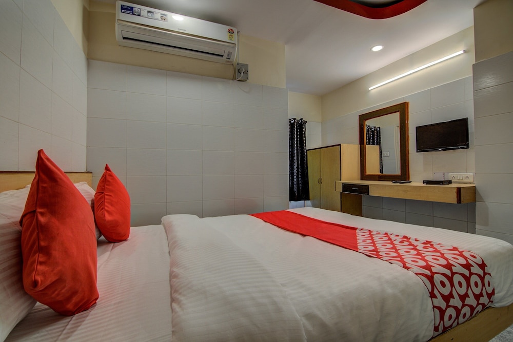OYO 14669 Mayur's Residency 8/25
