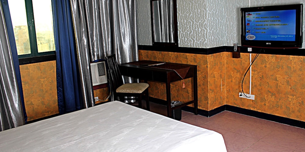 Lido De Paris Hotel 34/41