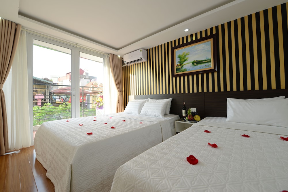 Deluxe, Triple, 1 Double and 1 Single Bed