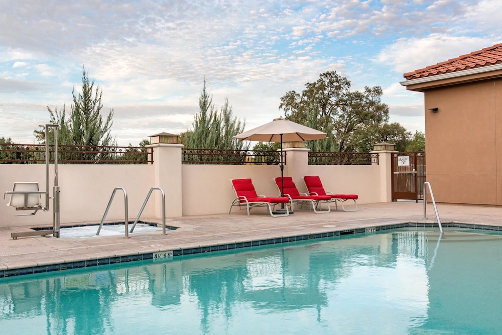The Oaks Hotel And Suites 2/43