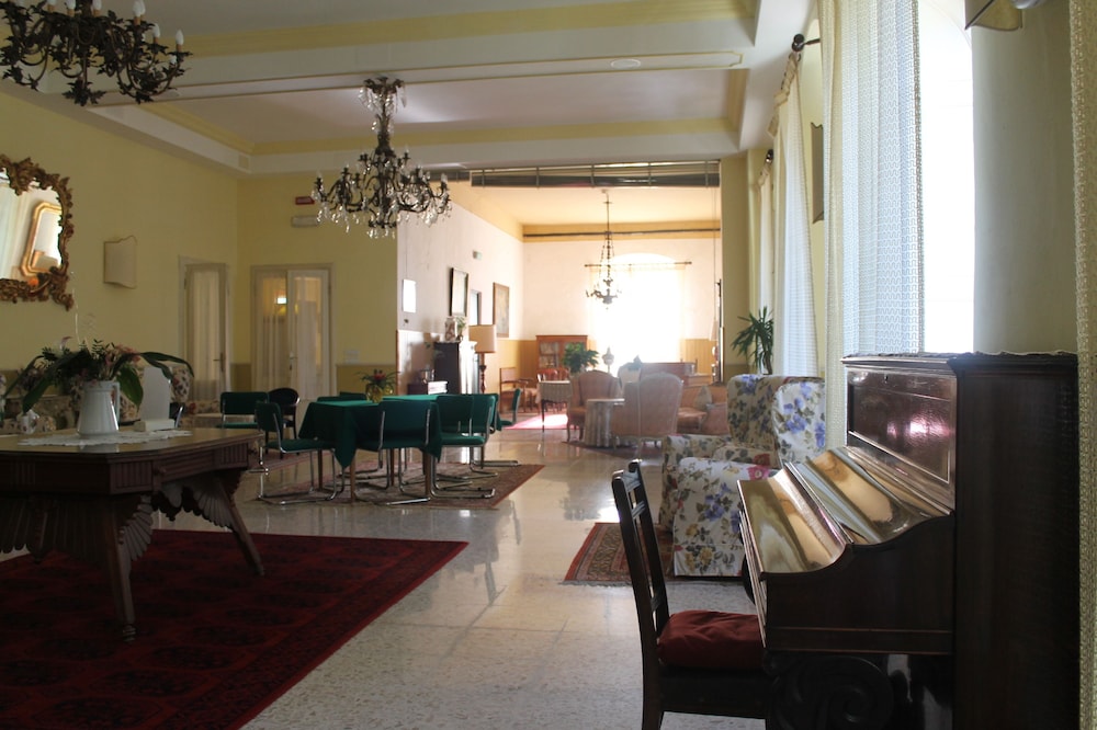Croce Di Savoia Hotel 18/35