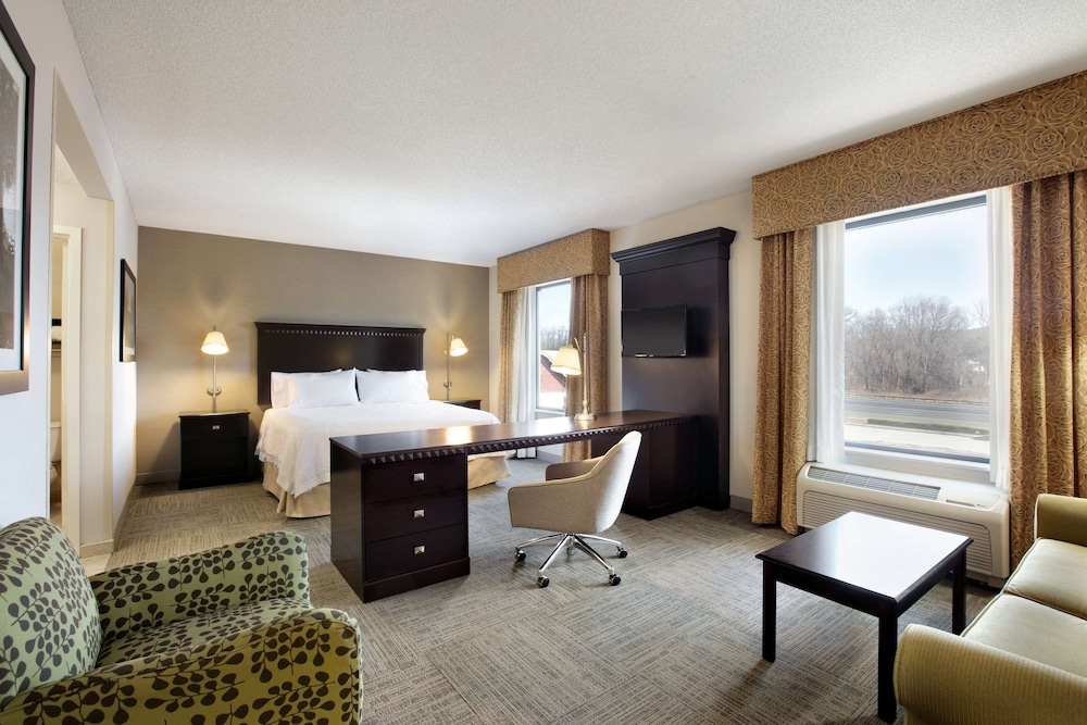 Hampton Inn & Suites Mahwah 45/60