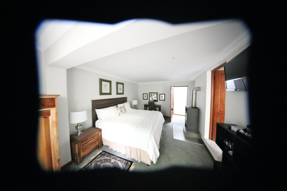 The Highlander Hotel 20/50