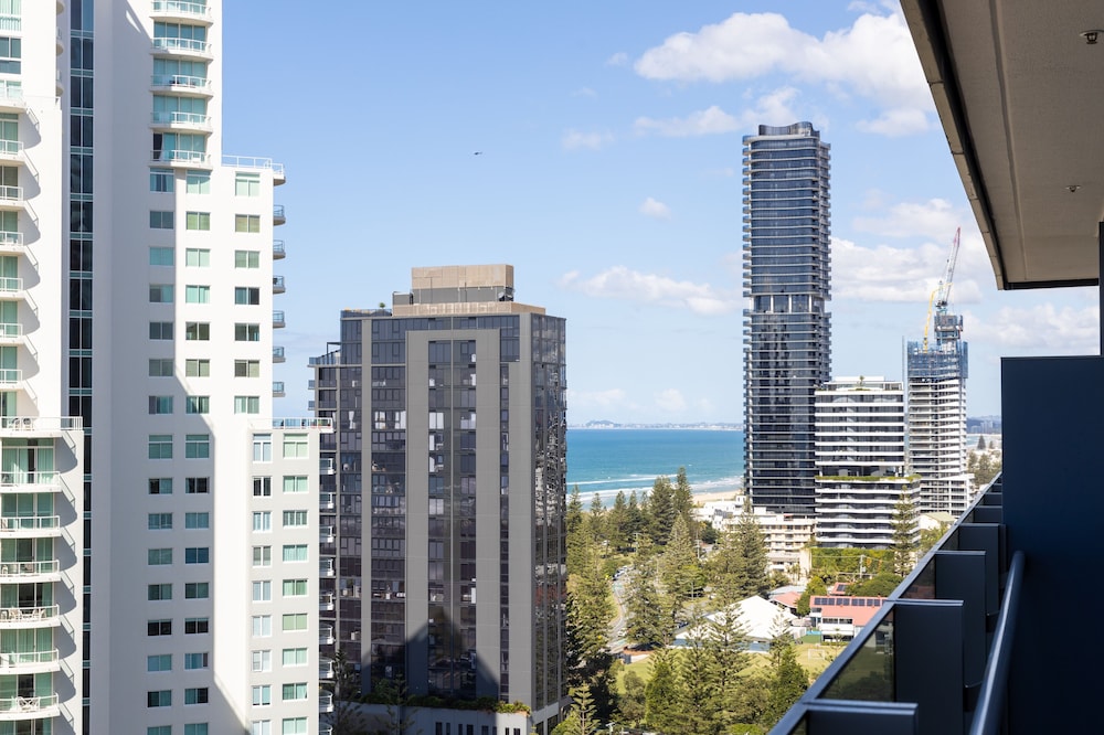 ULTIQA Signature at Broadbeach 4/50