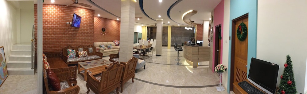 Happy Hostel 25/32