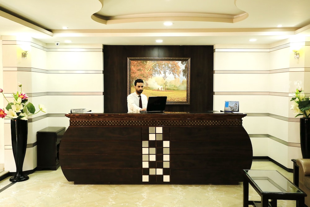 Crown Plaza Residency 3/35