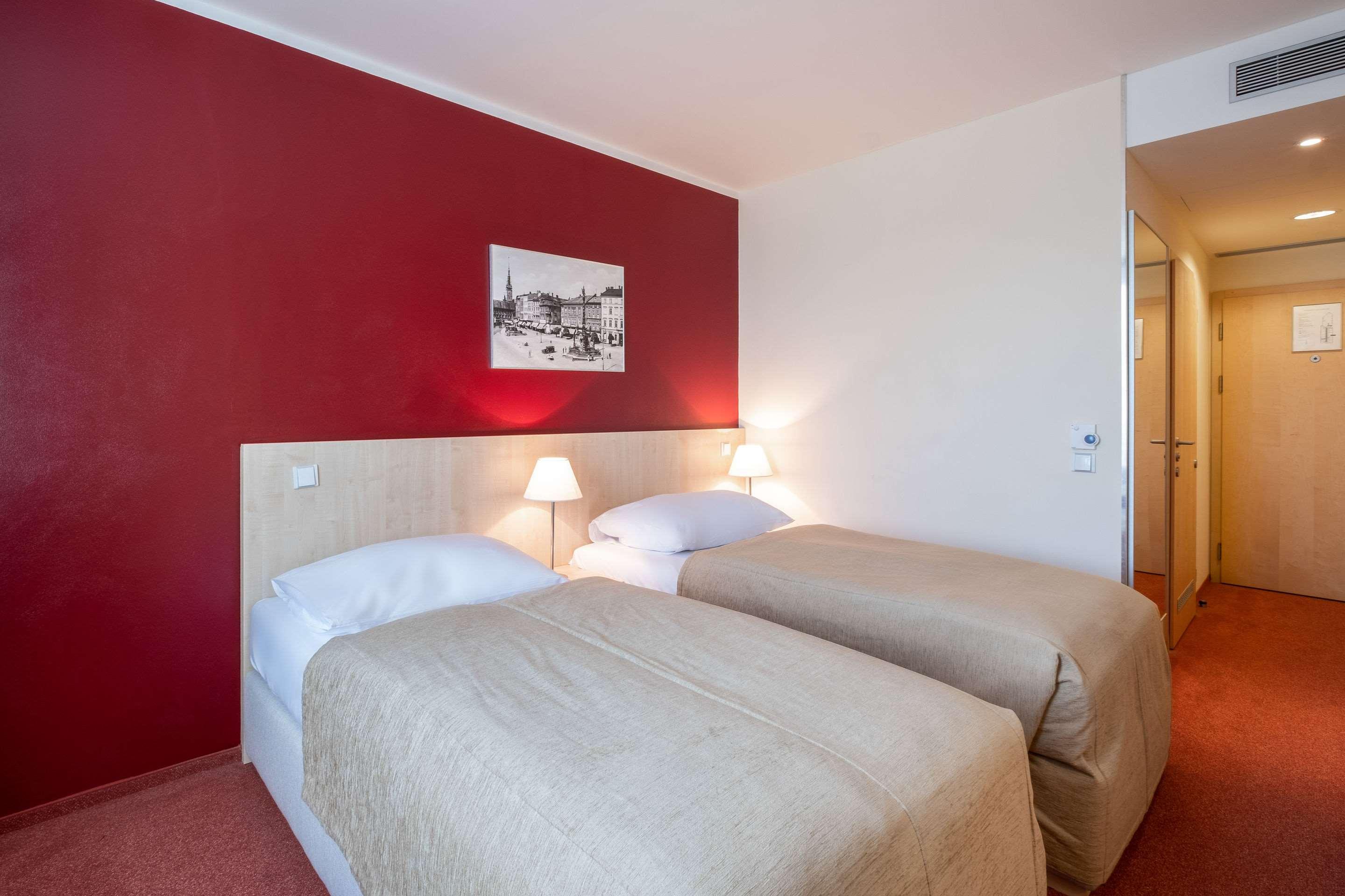 Business, Twin Beds, Accessible