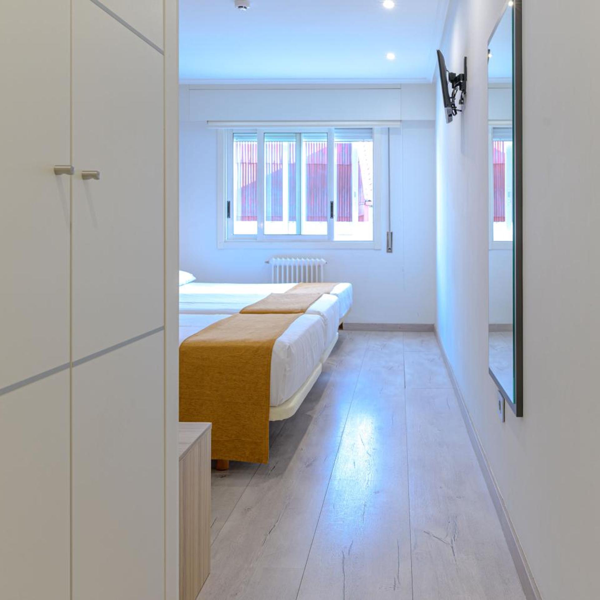 غرفة ثلاثية، Hotel Altiana 7/10